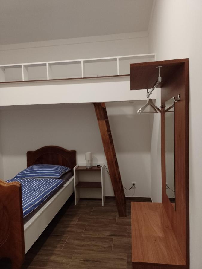 Králŭv Dvŭr Penzion Litohlavy 17 - Na Samote U Lesa מראה חיצוני תמונה